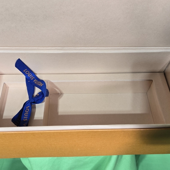 LV Box - empty - excellent condition - 10"x4"x4" - Picture 2 of 10
